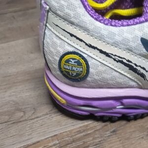 Mizuno Wave Rider 17 Sneakers
